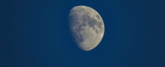 The Waxing Gibbous Moon in Daylight on 08-07-2022